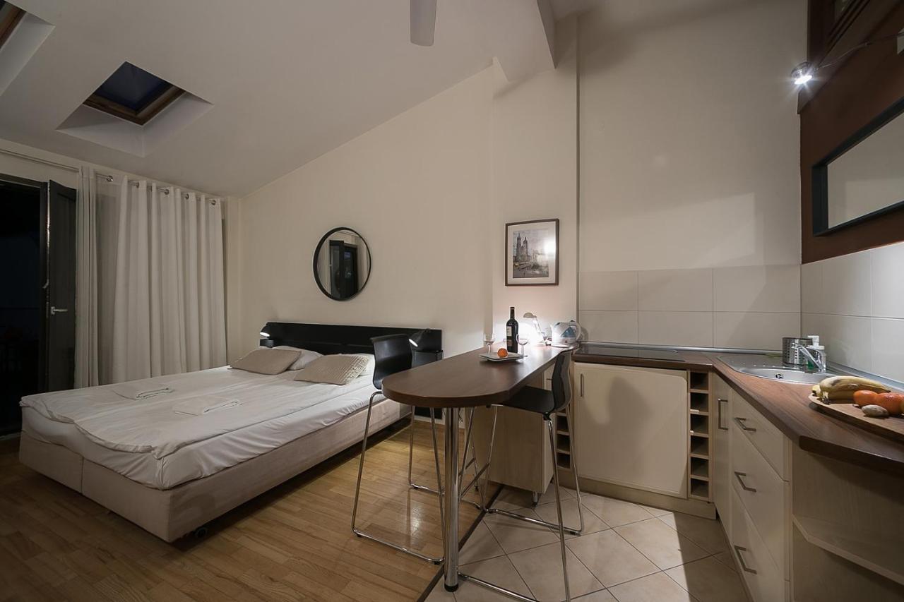 Main Square Studio With Terrace & Air Condition Краков Экстерьер фото